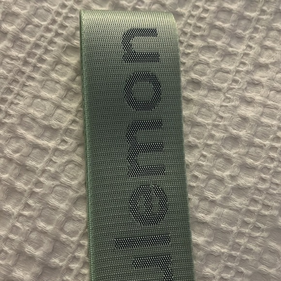 🩵Lululemon mint moment/pitch blue never lost keychain!!!!! NWT!! My fav color🩵 - Picture 5 of 7